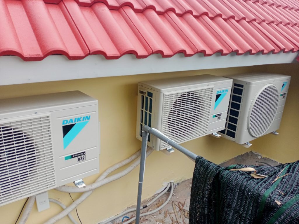 ve-sinh-may-lanh-treo-tuong-tai-nha-nhanh-gon